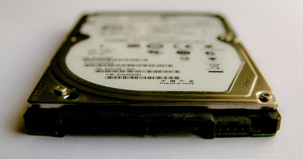 Старый HDD из ноутбука в USB-боксе как дешёвое хранилище, если проверить SMART и не хранить на нём важные данные